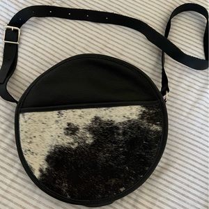 Cross body round bag